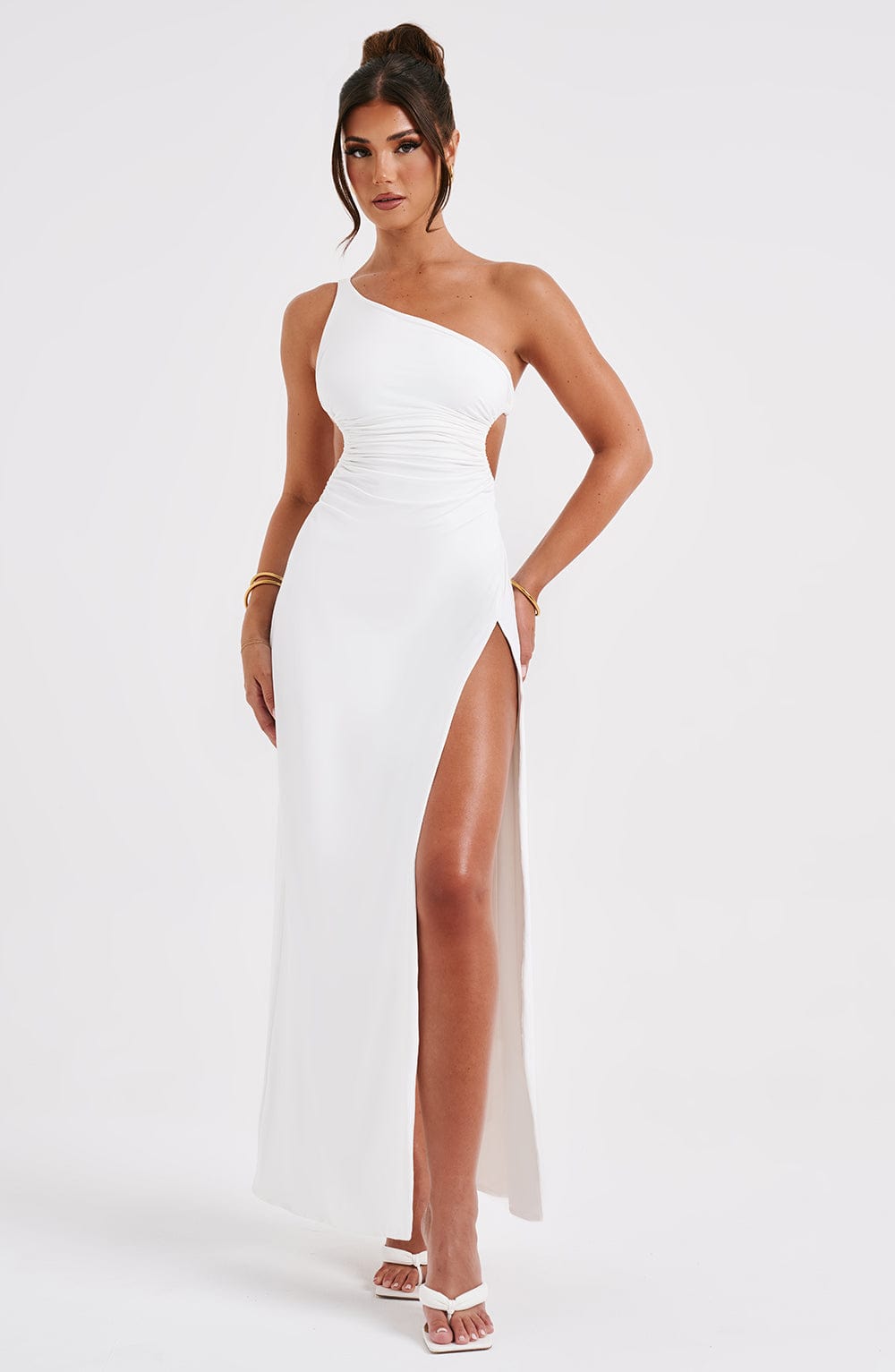https://cdn.shopify.com/s/files/1/2060/7491/files/alecia-maxi-dress-white-dress-xs-babyboo-fashion-31448179834943.jpg?v=1748602120
