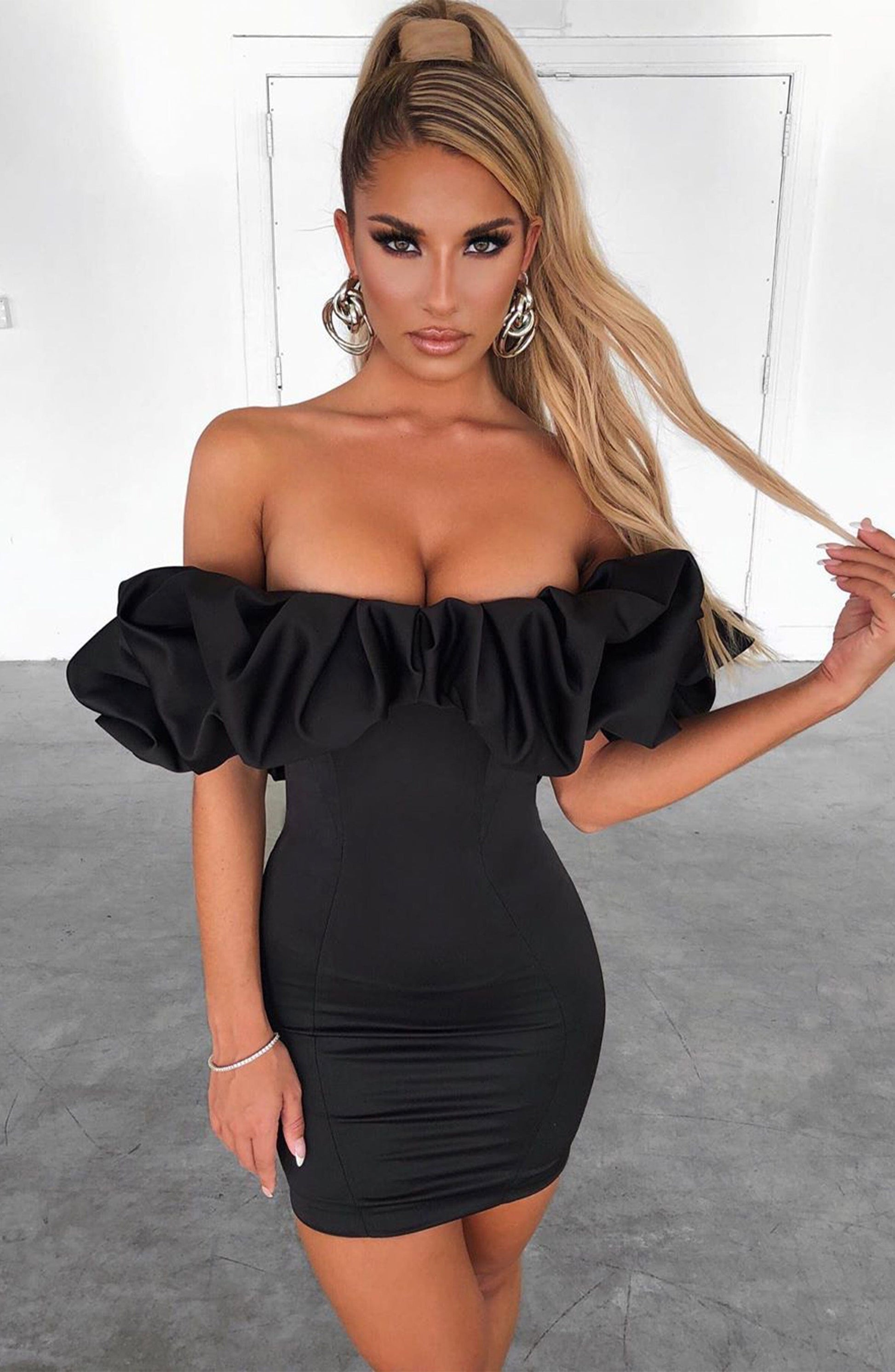https://cdn.shopify.com/s/files/1/2060/7491/files/allie-mini-dress-black-dress-xs-babyboo-fashion-30772532150335.jpg?v=1748607359