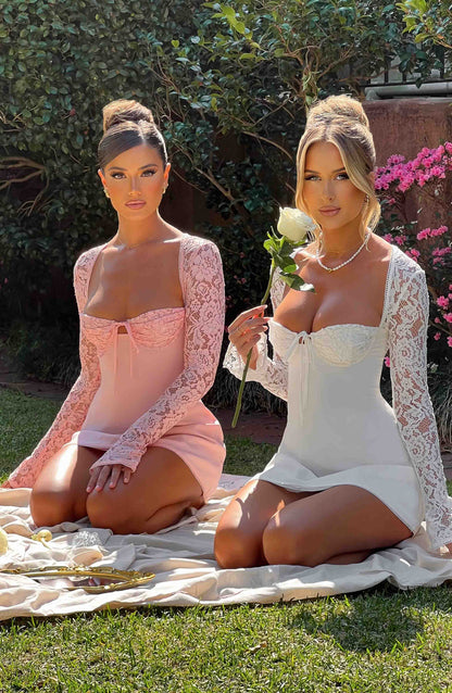 Abito da donna in pizzo