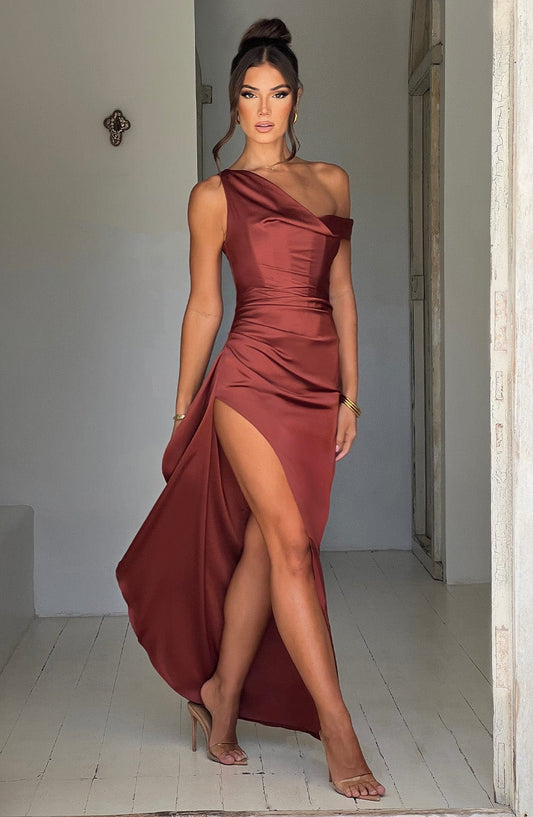 https://cdn.shopify.com/s/files/1/2060/7491/files/juliene-maxi-dress-rust-dress-xs-babyboo-fashion-30995221479487.jpg?v=1748603076