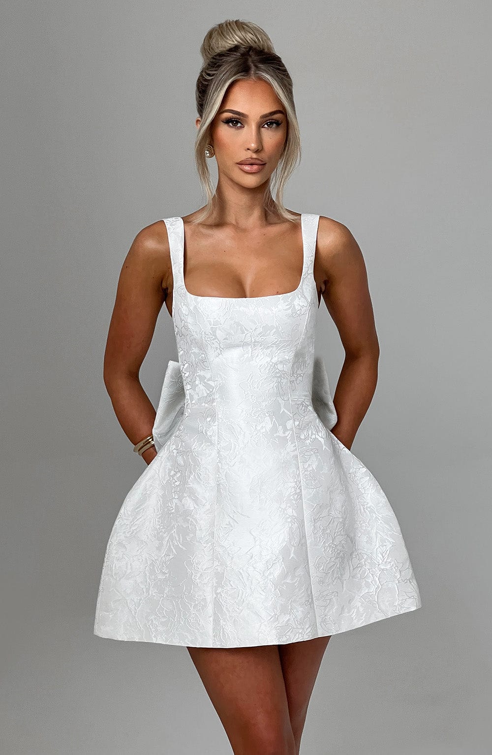 https://cdn.shopify.com/s/files/1/2060/7491/files/orla-mini-dress-ivory-dress-xs-babyboo-fashion-32750761214015.jpg?v=1748600402