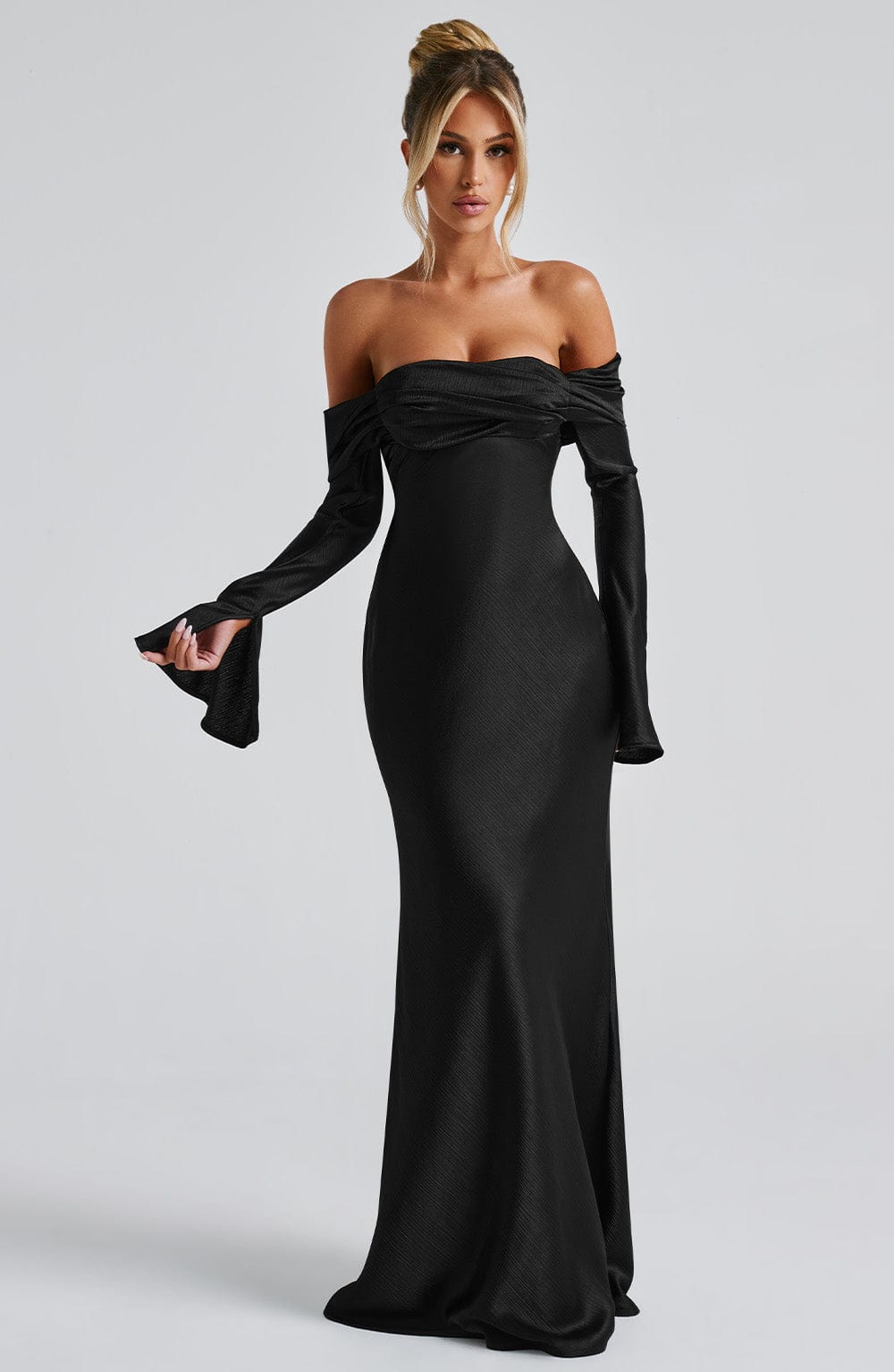 https://cdn.shopify.com/s/files/1/2060/7491/files/selene-maxi-dress-black-dress-xs-babyboo-fashion-32568255774783.jpg?v=1748600700